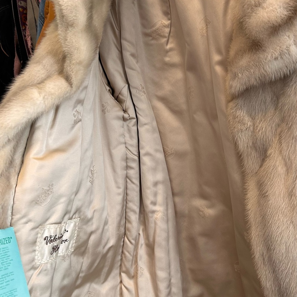Fur coat - Picture 3 of 8